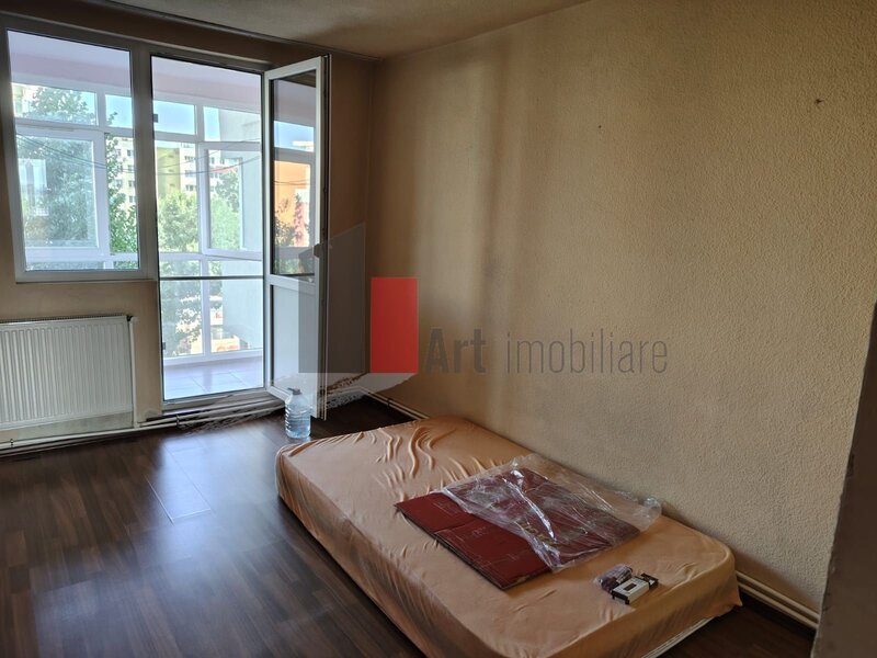 Obregia, Fantana Florilor, vanzare apartament 3 camere cu centrala.
