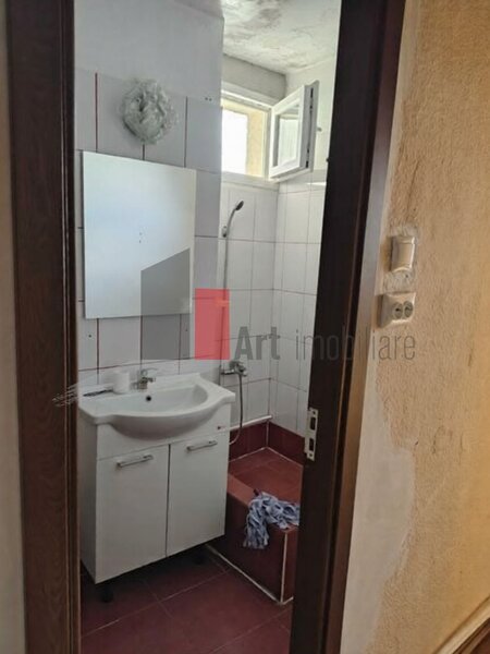 Obregia, Fantana Florilor, vanzare apartament 3 camere cu centrala.
